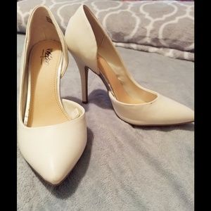 Mossimo white stiletto size 7 1/2